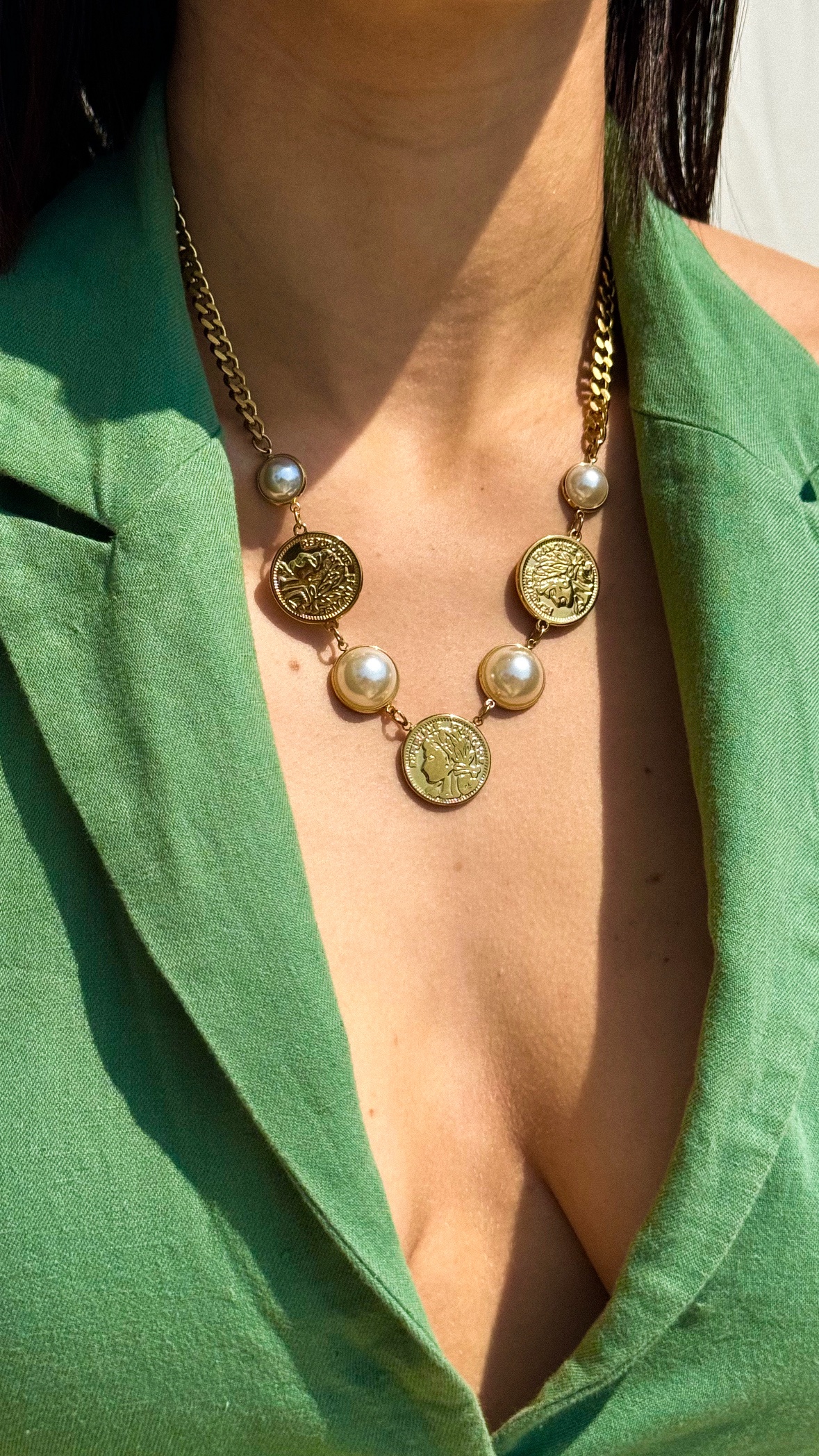 “Lyre in pearls”
