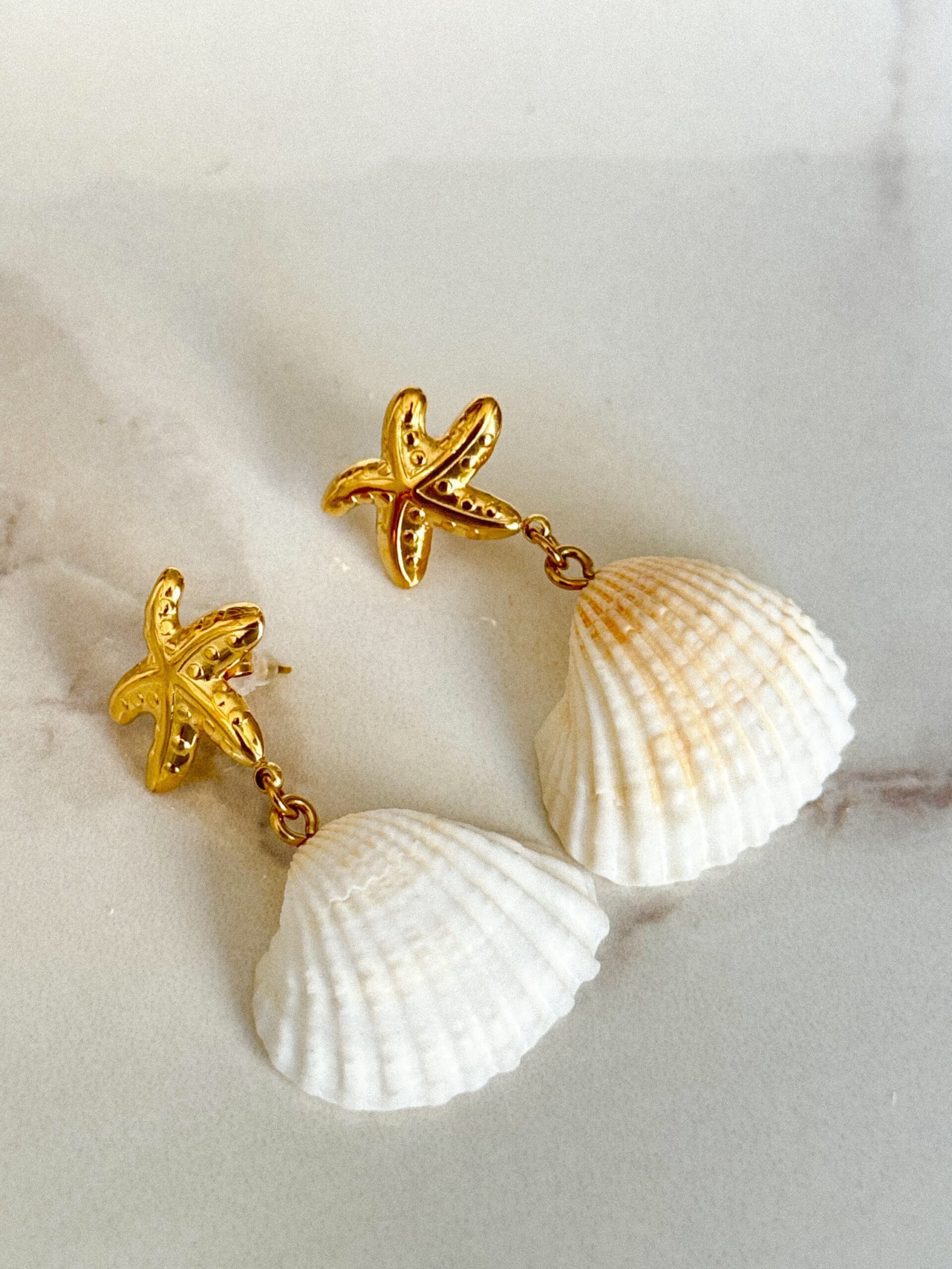 “White Shelly Earrings”