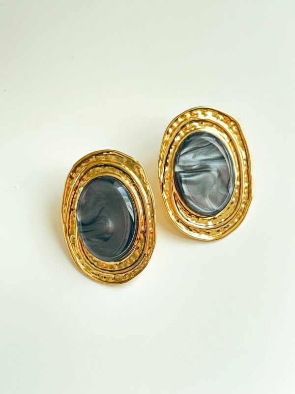 “Vintage Oval”