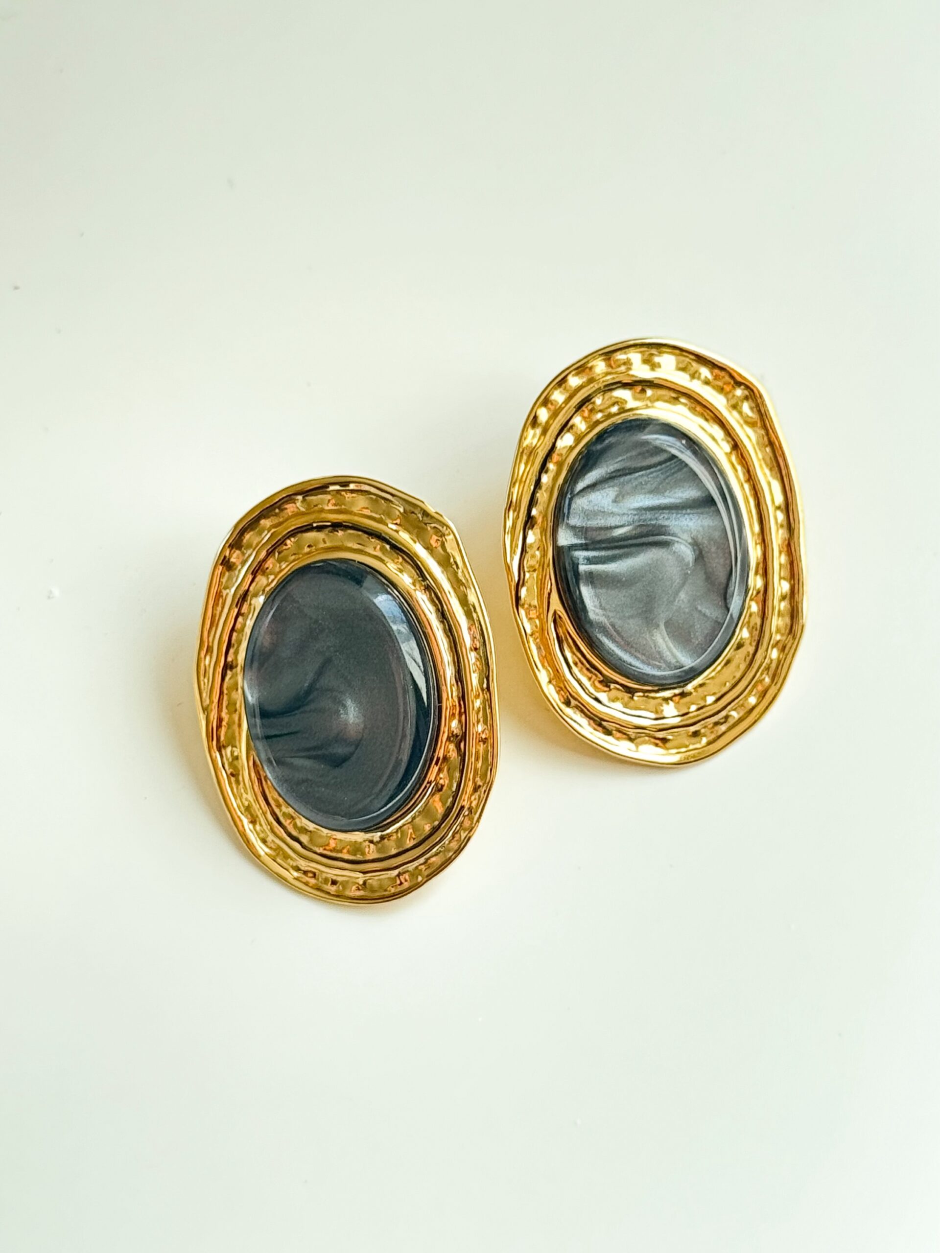 “Vintage Oval”