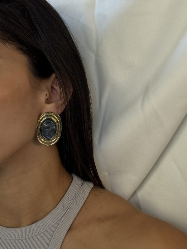 “Vintage Oval” - Image 2