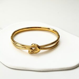 “Kamela Handcuff”