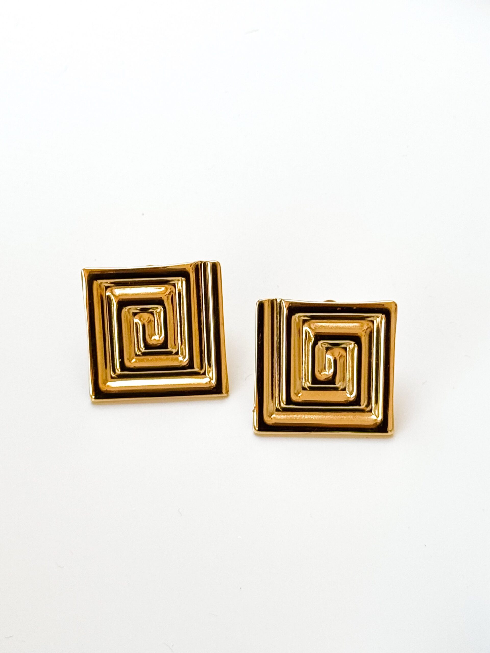 “Golden Labyrinth Clip-on”