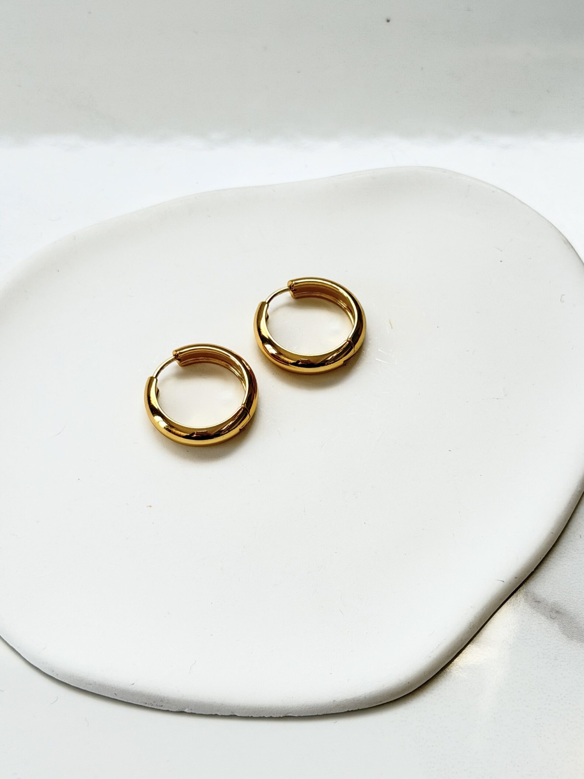 “Large Daily Hoops”