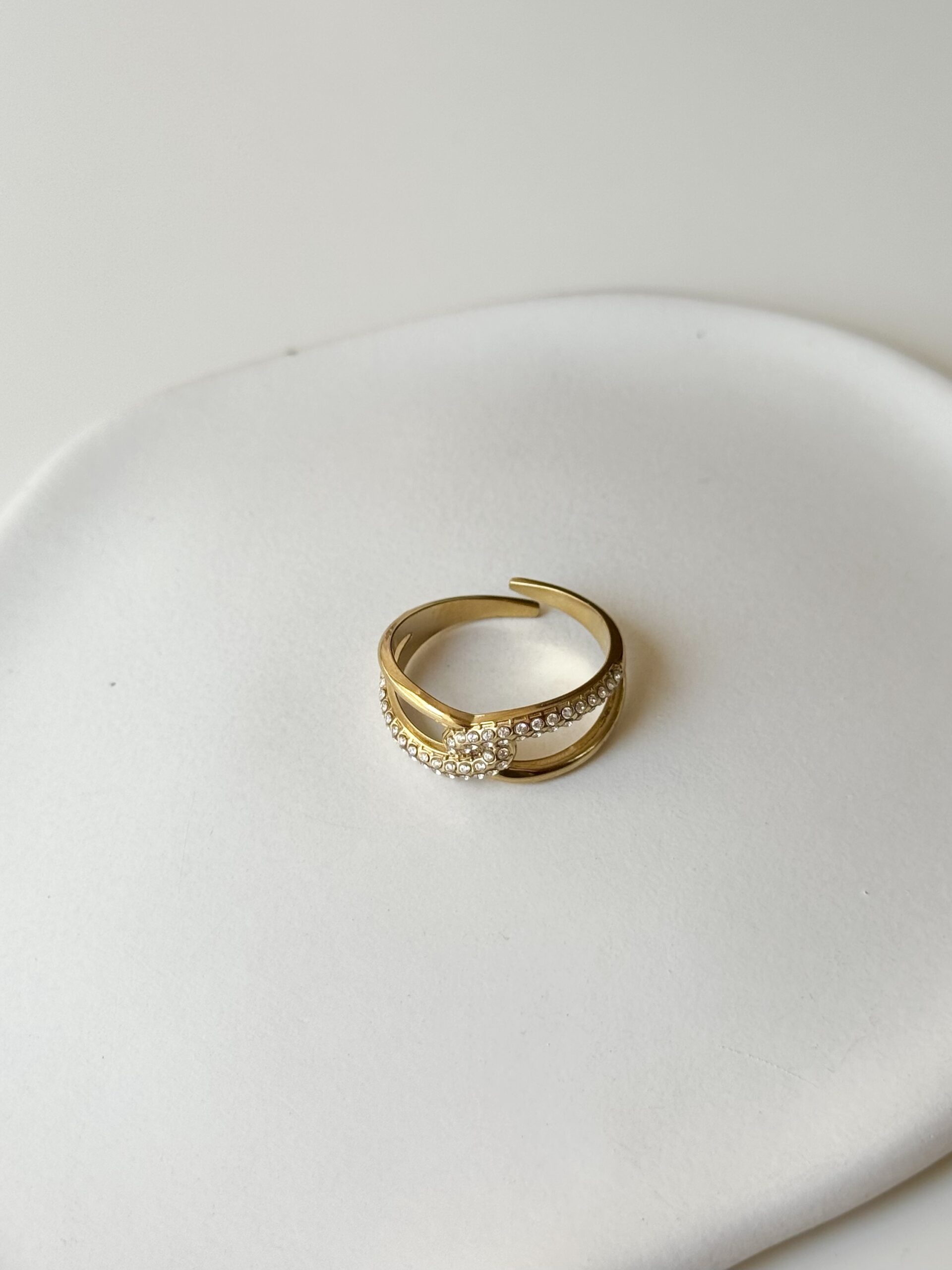 “Liora” ring